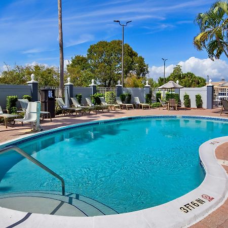 Best Western Fort Myers Inn And Suites מראה חיצוני תמונה