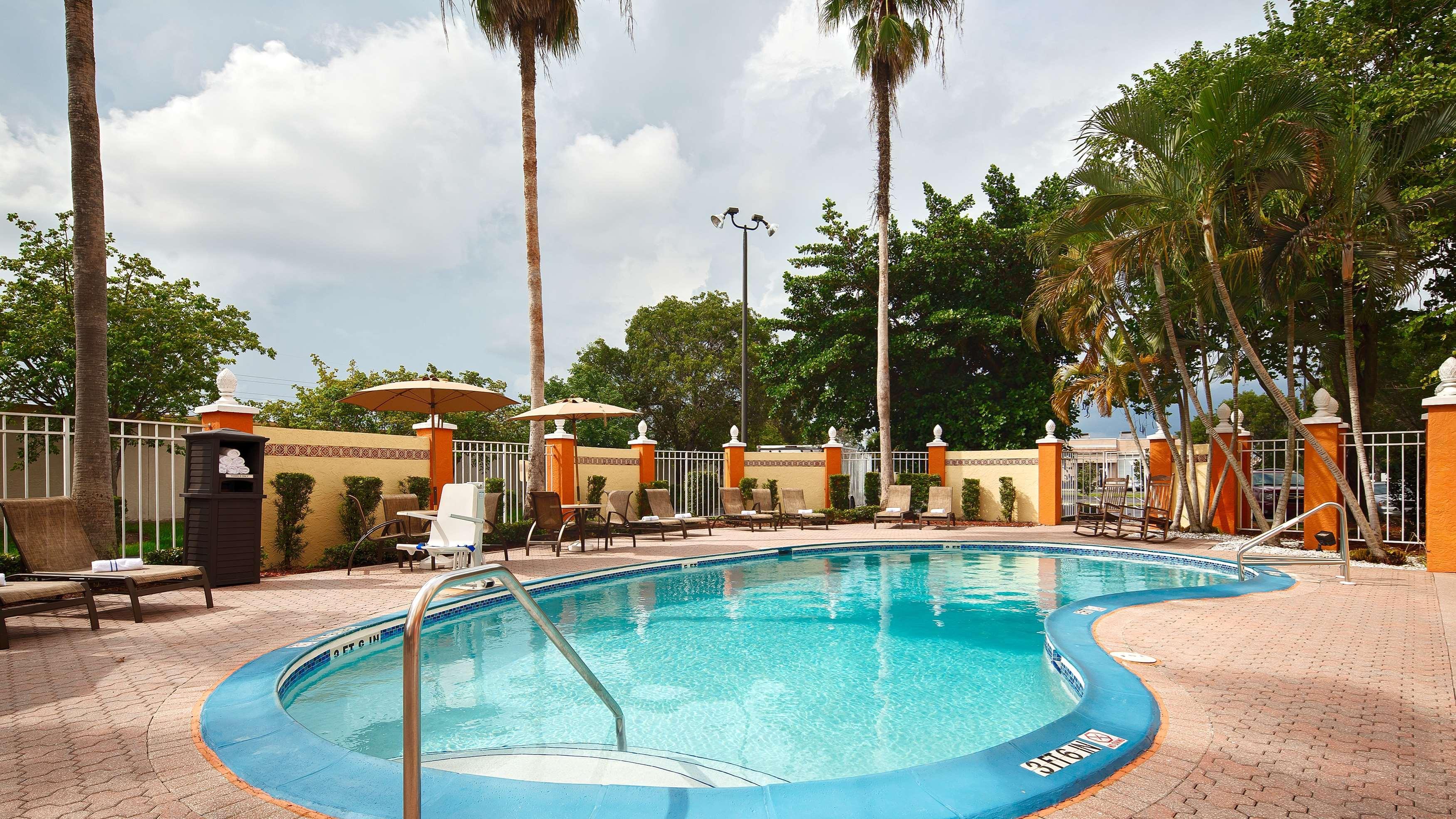 Best Western Fort Myers Inn And Suites מראה חיצוני תמונה