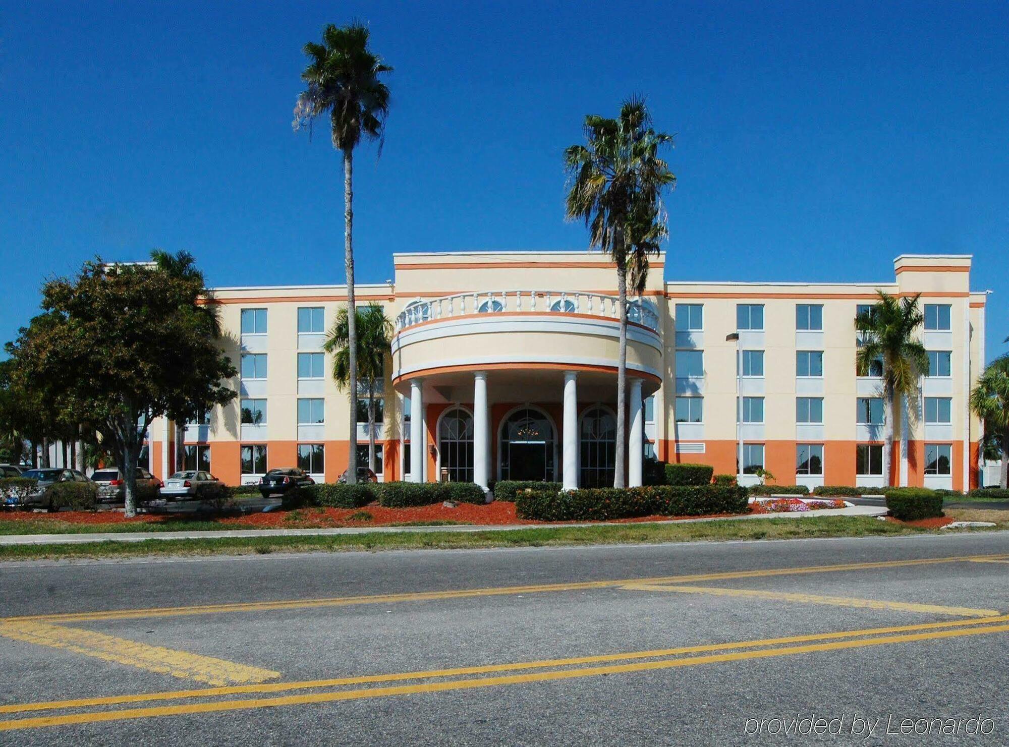 Best Western Fort Myers Inn And Suites מראה חיצוני תמונה